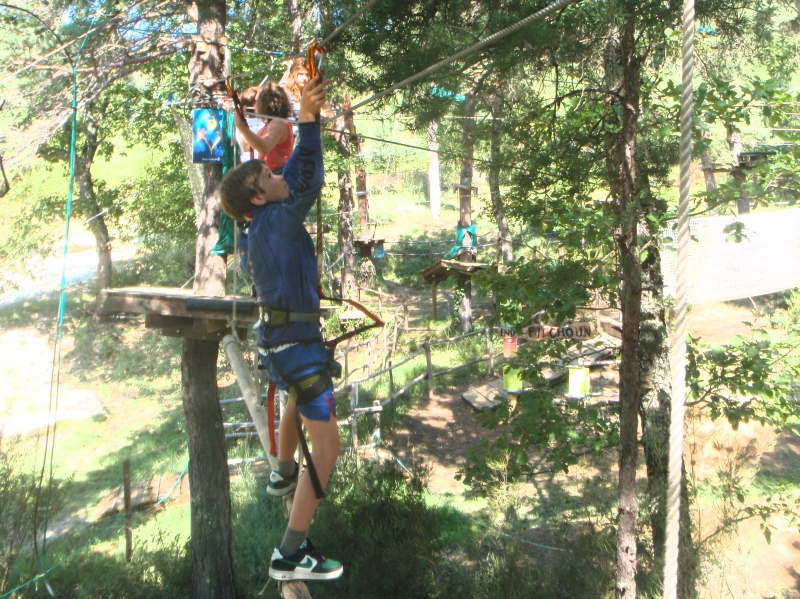 Village Camps International Summer Camp Ard&egrave;che, France 2019-07-26 https://www.villagecamps.com/journals_admin/images/74-9-Oleg at ropes course.jpg